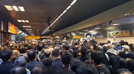 Iran: “Labik or Haider” call of people in the subway