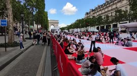 Giant picnic Champs-Elysées, Paris, France Between the Arc de Triomphe and Avenue George-V, a tablecloth 216 meters long and 4,112 m2 will be erected to host the Grand Picnic des Champs. The festivities will begin at 11:45 a.m. with a first service, follo