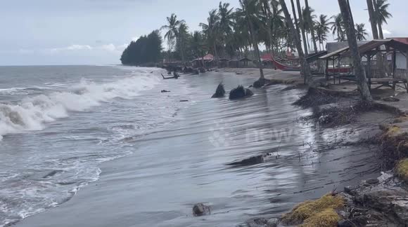Waves 8 meters high hit the shoreline of Padang City, hundreds of protective trees fell and tourist huts and residents' houses were damaged