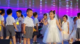 Kindergarten girl dazzles solo as overwhelmed partner remains motionless during China Children's Day Performance