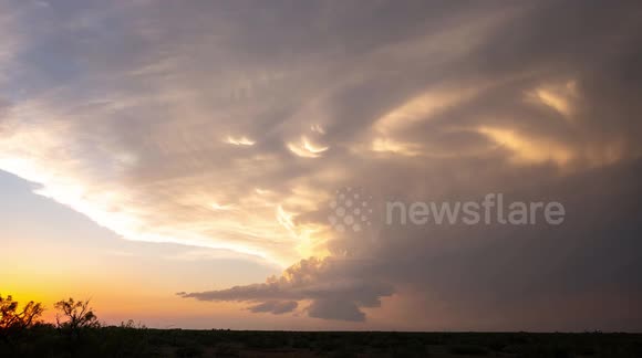 Stunning timelapse of dying supercell storm in Texas