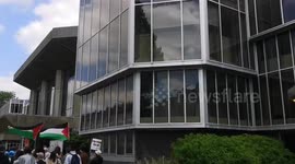 UK: 100 people are now outside Hove Town Hall calling on Brighton and Hove City Council to refuse planning permission for the L3Harris arms factory