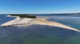 Australia: Coastal Landslip at Inskip Point Stuns Onlookers