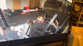 Man injured by falling weight plate in gym in China