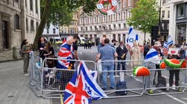 Anti Hamas counter protesters begin to congregate at Strand