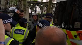 Cyclist arrested after riding through a Israeli Anti-Hamas protest in London
