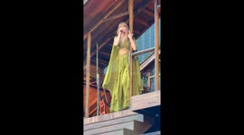 Taylor Swift's witnesses a couple's engagement during performance in Edinburgh