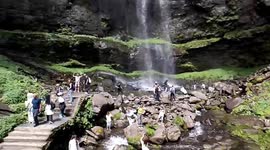 Falling rocks claim life of tourist in China’s scenic area