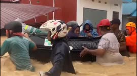 Flash floods devastate Indonesian, submerging hundreds of homes