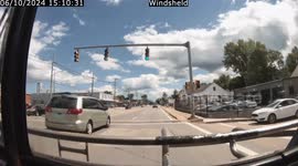 USA: Deer Crashes Through Windshield of RIPTA Bus, Injuring Passengers in Warwick Incident