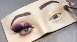 Makeup symphony: Makeup artist breathes life into an eye dummy