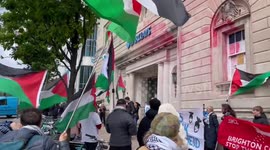 UK: Protesters gathered outside Barclays in Brighton calling for Stop Arming Isreal