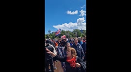 'Shame on you': Royal fans confront fans in the Mall during republican protest