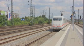 ICE 1 im Bahnhof Pasing