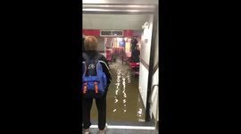 I'm in penn station and it just started fucking flooding