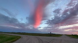 Stunning cloud, surprises Minnesota man as he is watching the sunset