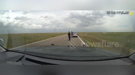 US: High-Speed Collision Narrowly Misses Colorado Sergeant Assisting Stranded Motorist on Highway 71