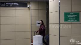 Russia: A female smuggler has been seized after she flew in from Dubai