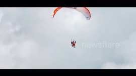 Vibrant Plateau: Chinese paraglider flies over the top of the world