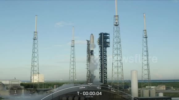 USA: SpaceX Falcon 9 Successfully Launches Starlink Satellites from ...