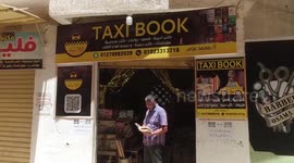Egyptian taxi driver turns cab into mobile library to encourage reading