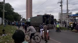 Thief flees to police vehicle after mob attack during Kenya protests