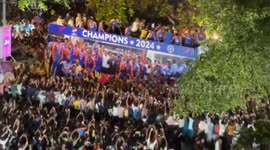 A crowds in Mumbai,Marine Drive to welcome Indian cricket team's victorious return sparks massive parade with indian flag along
