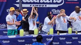 USA: New York lemonade chug contest goes wrong
