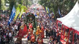 Unique Fashion Carnaval Flora Beautiful Malino 2024 in Indonesia, showing various kinds of flower fashion in the world