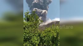 Italy: Dramatic Video of Stromboli Volcanic Eruption