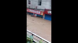 Heavy rainfall causes flood in Chinese city