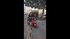 Worker smoothly piling shared-bikes stuns passersby in China