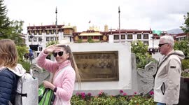 China's Xizang draws foreign visitors with unique scenery, culture