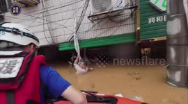 China: Pregnant Woman Saved During Severe Flood in Pingjiang