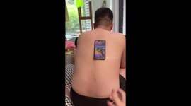 Chinese man's sticky back becomes a humorous spectacle during heatwave