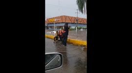 Guadalajara floods submerge cars on López Mateos