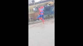 'Spiderman' helps neighbours remove flood water from their yard