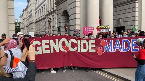 Chaotic scenes outside the Foreign Office in London as pro-Palestine protesters are arrested