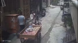 Shocking Video: Man Chokes & Pins Down Vegetable Seller As His Aide Robs Him Of Valuables In Delhi's Bhajanpura