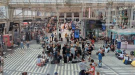 France: Thousands of passengers stranded at Gare de Lyon in Paris