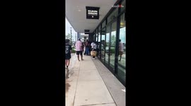 Robbers embarrassed BIG TIME after clever shoppers trap them inside the store