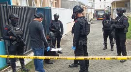 Three Terrorists in Indonesia Arrested, one of whom is 19 years old. The Three Terrorists Plan to Blow Up Two Houses of Worship in East Java