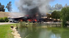 USA: Fire Destroys Barn and Vehicles on Balcom Canyon Rd, Two Cats Missing