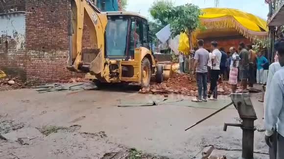 India: 9 childrens killed after Madhya pradesh temple wall collapses ...