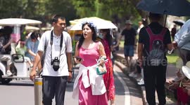 Tourists flock to Kunming in SW China to escape summer heat