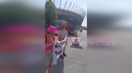 Poland: Protesters Block Taylor Swift's Entrance to Warsaw Concert, Citing Climate Concerns
