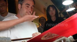 French illustrator impressed by traditional silk brocade in E China