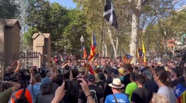 Police use pepper spray at Barcelona's Ciutadella Park during Puigdemont's visit