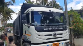 Strongman pulls 17-ton truck in remarkable show of strength for India's independence day