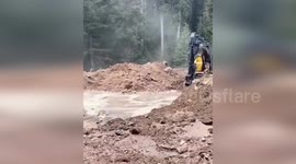 USA: North Cascades Highway Cleanup Continues Amidst Massive Debris Challenge